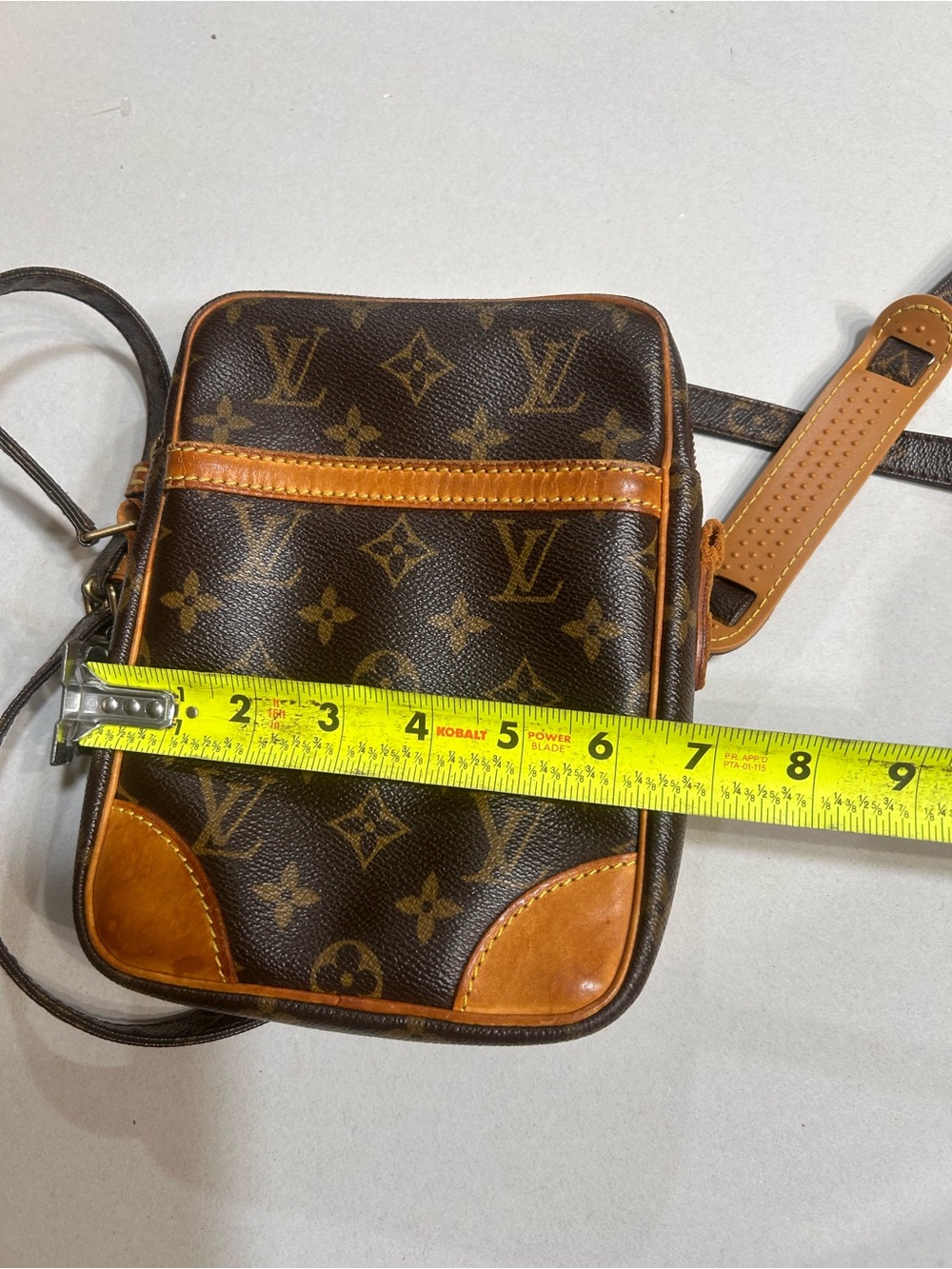 Authentic Louis Vuitton Brown Monogram Crossbody Bag with flaw - Picture 15 of 16